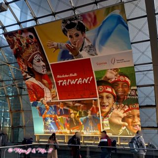 Next Stop - Taiwan

This tip for travel was spotted this week at Berlin Central Station.
在柏林中央車站看到了台灣的旅遊觀光文宣。
歐! 我想家了~ 

#MissJandMrS
#NextStop #NächsterHalt #下一站 #Taiwan #台灣 
#Germany #Deutschland #德國
#LifeInGermany #LebenInDeutschland #德國日常
